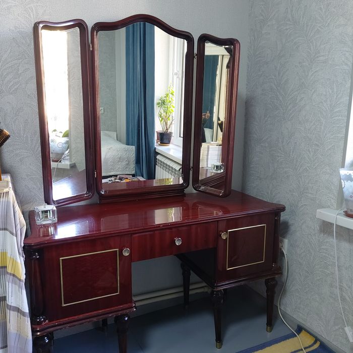 Трюмо пр-во Югославия.