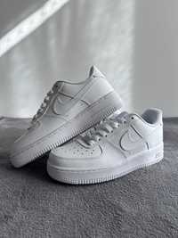 Nike Air Force 1 Triple White