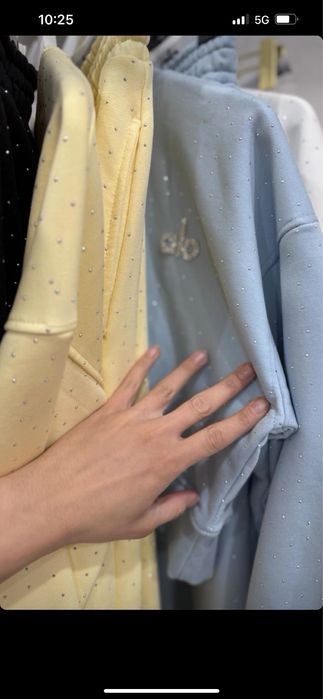 Дамски екипи с камъни