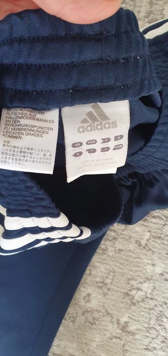 Vând pantaloni adidas barbati