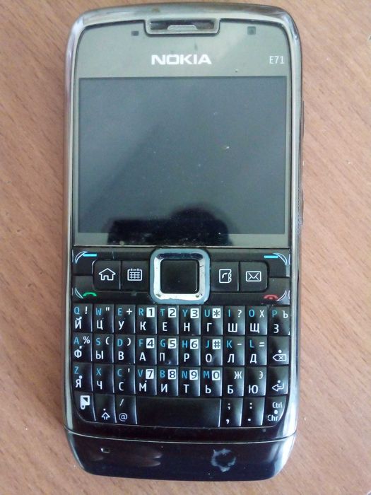 Телефон сотовый nokia E 71 оригинал продам