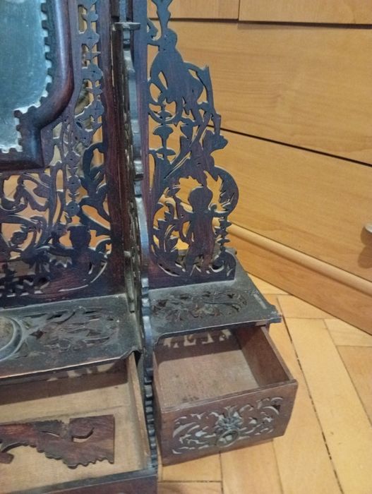 Veche oglindă croitorie