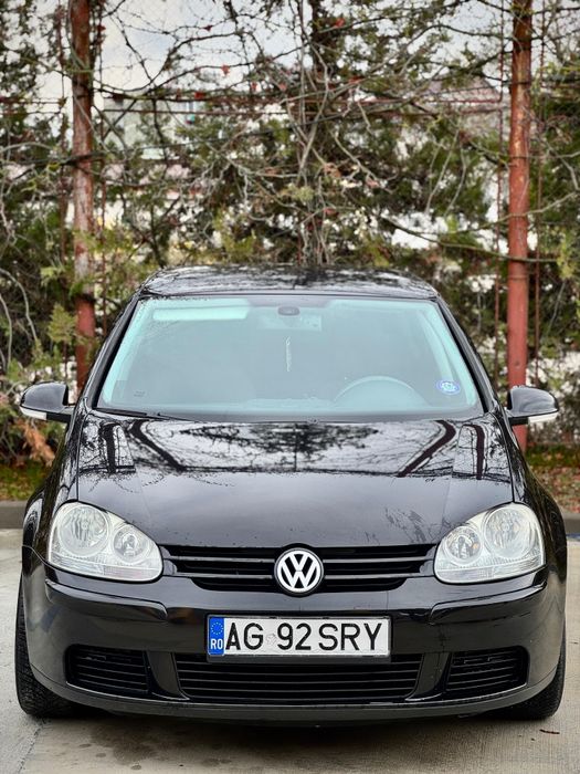 Vând Golf 5 1.6 MPI Benzina Aspirat PROPRIETAR