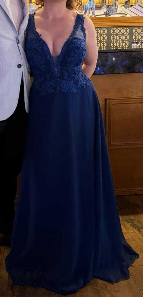 Vând rochie de ocazie elegantă – albastru intens