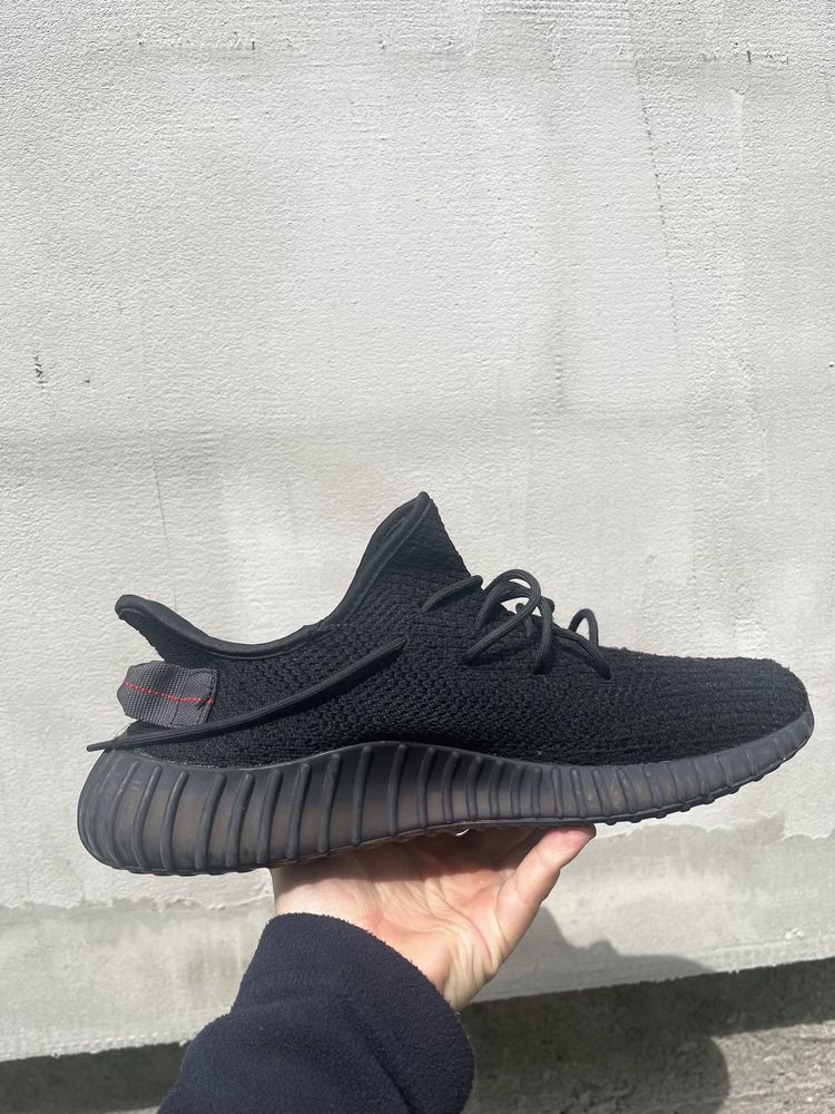 Schimb sau Vand Yeezy 350 V2 Bred