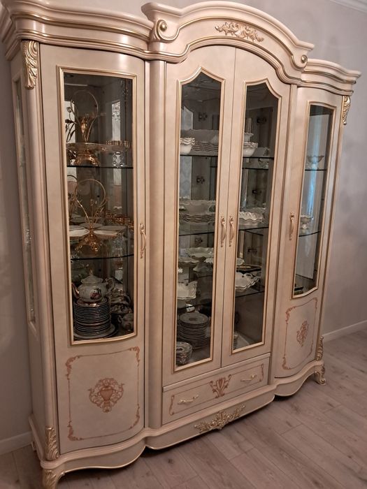 Гостинный гарнитур, гостинная,комод,витрина.