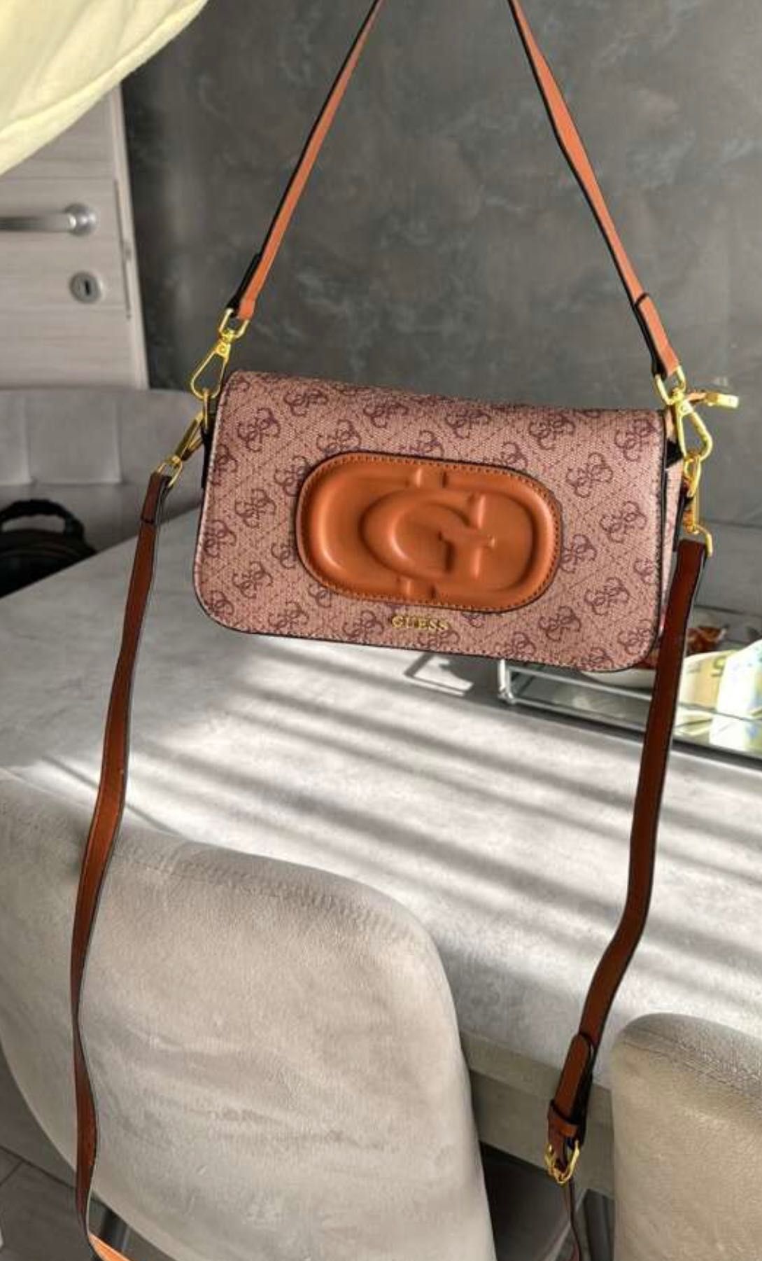 Дамска чанта Guess