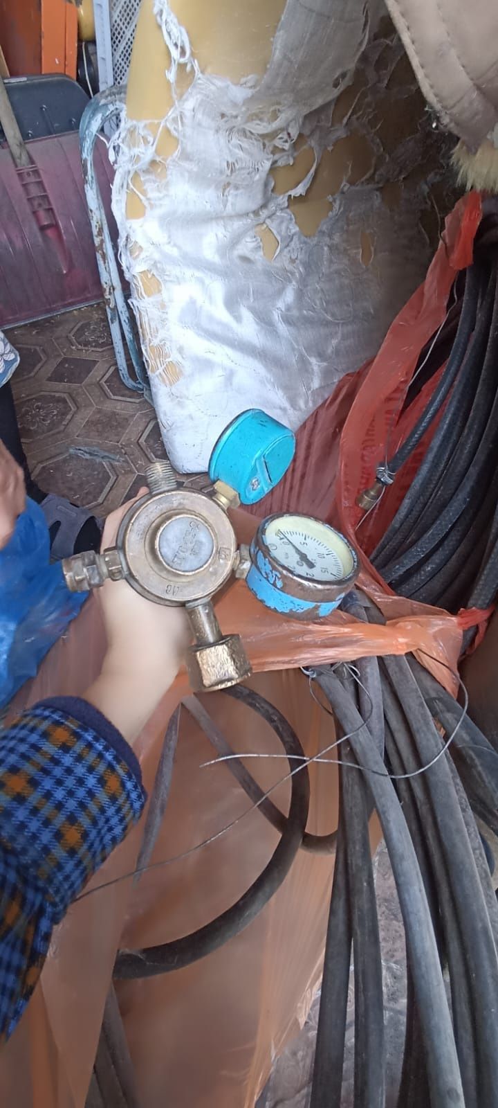 Продам балконы ацетилен,кислород в наборе с редукторами и шлангамии