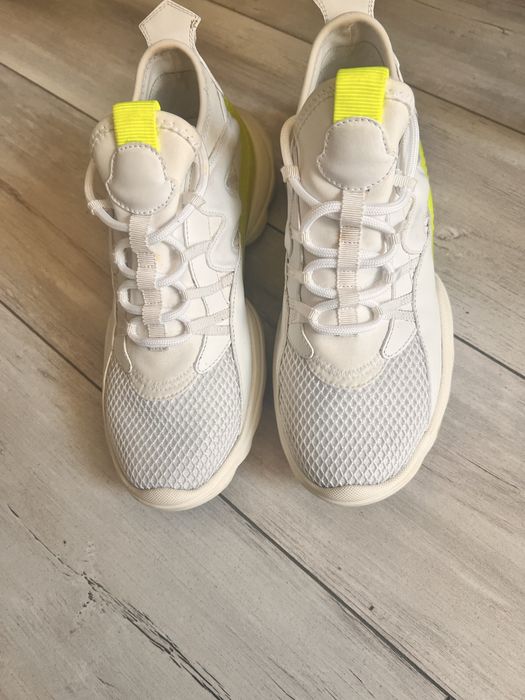 Moncler marimea 37,5