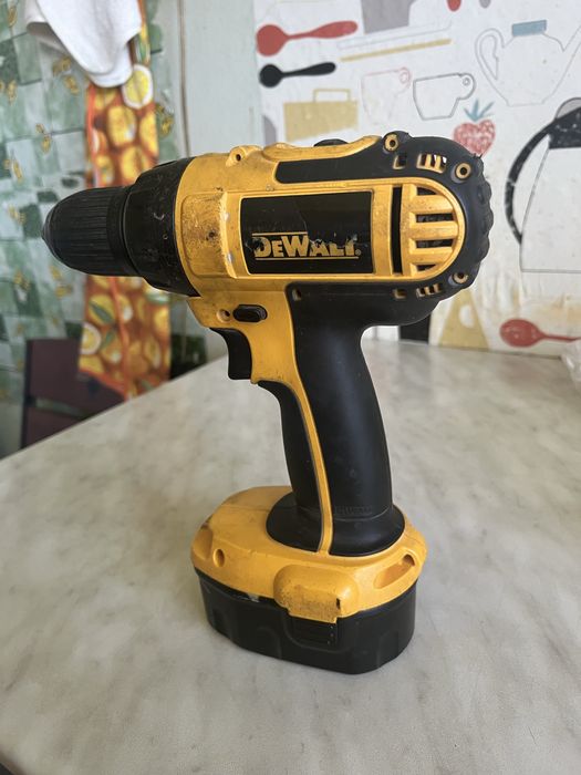 Продам шуруповерт деволт