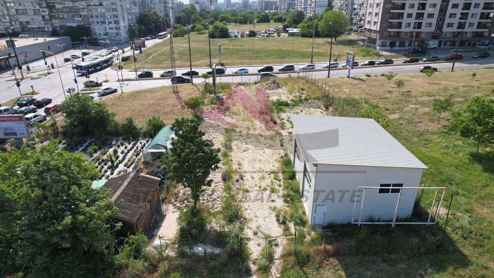 Дава се под наем Парцел в Варна, Възраждане 2 - 1098 кв.м за 1000 € - Снимка #2
