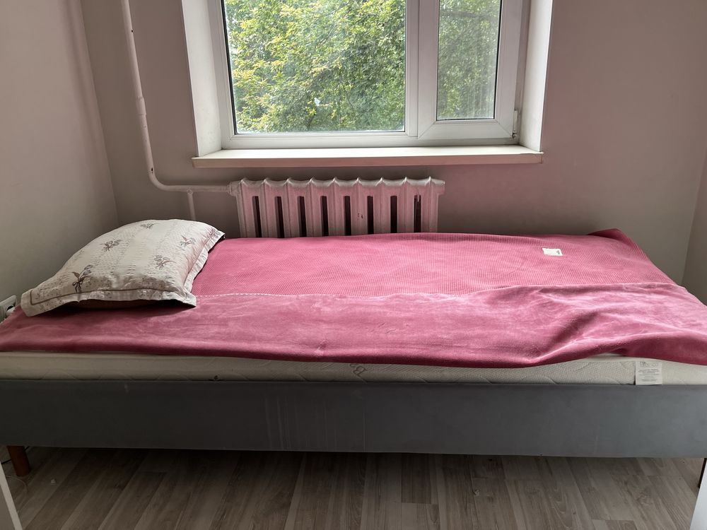 Срочно продам две кровати (без матраса)
