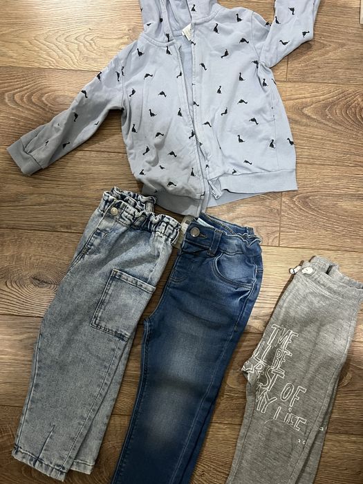 Джинсови гащеризони 92 размер-керемиден,две блузки-12 лв -обичан веднъ