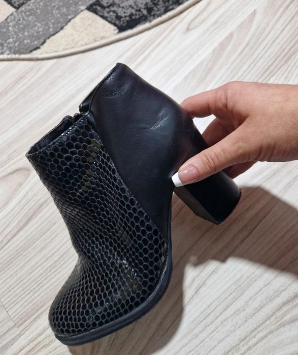 Botine scurte din piele