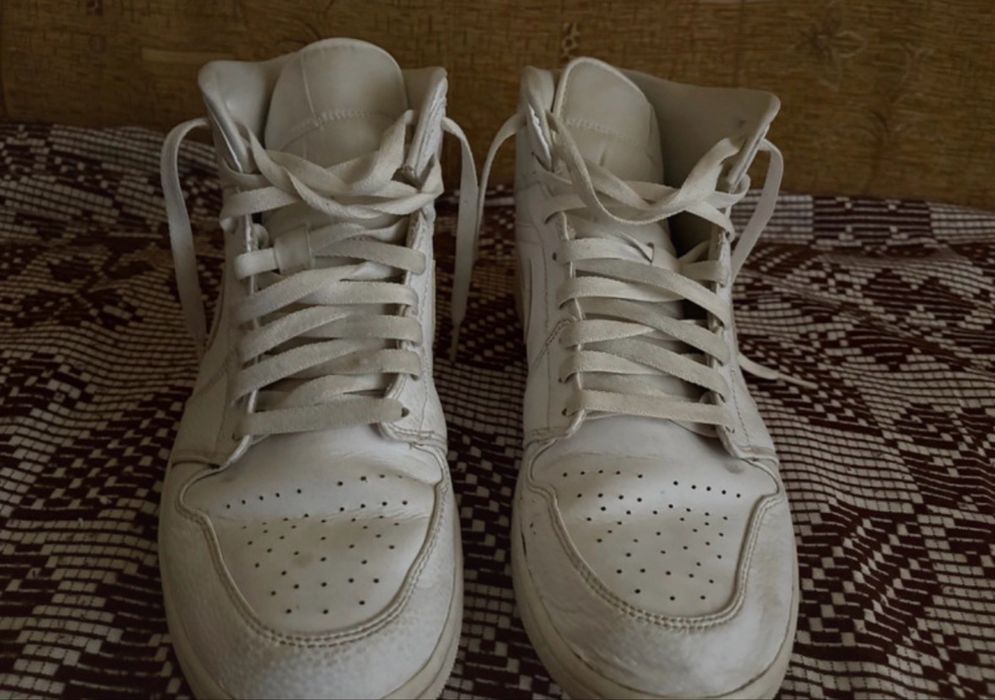 Jordan 1 mid triple white