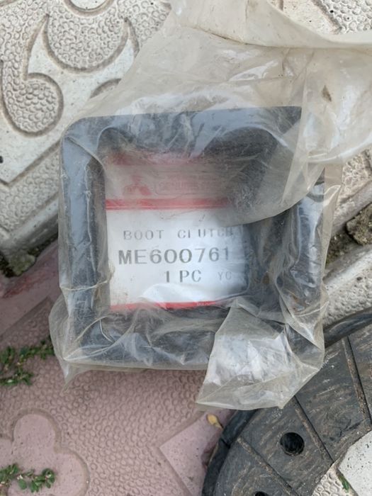 Пыльник рычага переключения передач на Mitsubishi Pajero 2