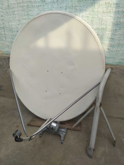 Антенна для спутникового телевидения.