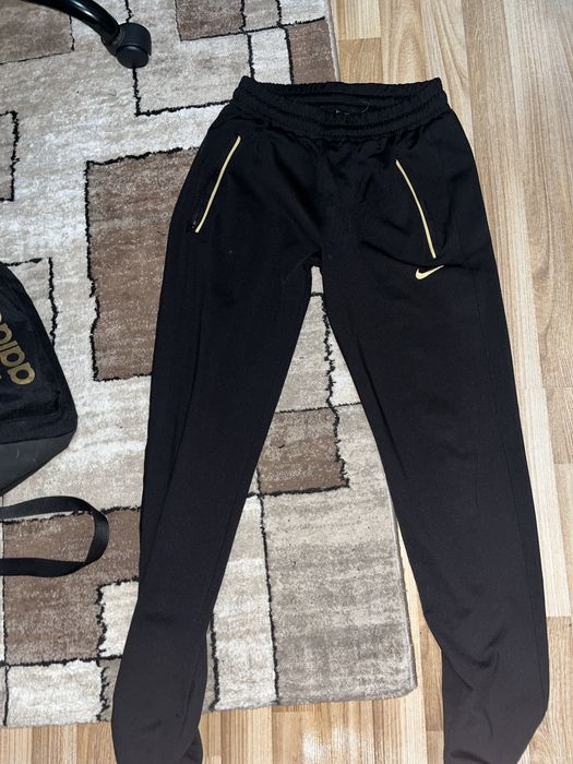 Vand pantaloni nike