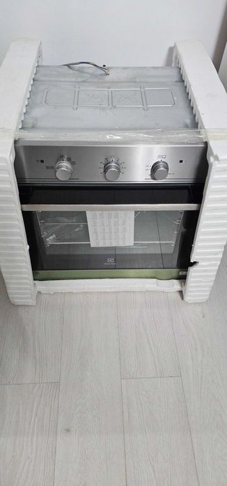 Cuptor Electrolux EOG2102AOX Nou