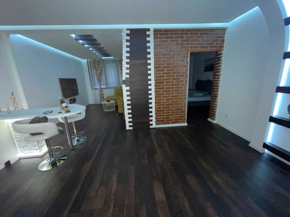 Продава се Тристаен апартамент в София, Център - 83 кв.м за 3615 €/кв.м - Снимка #3