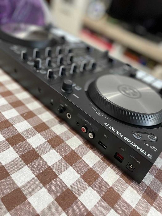 Traktor S2 mk3 audio controller