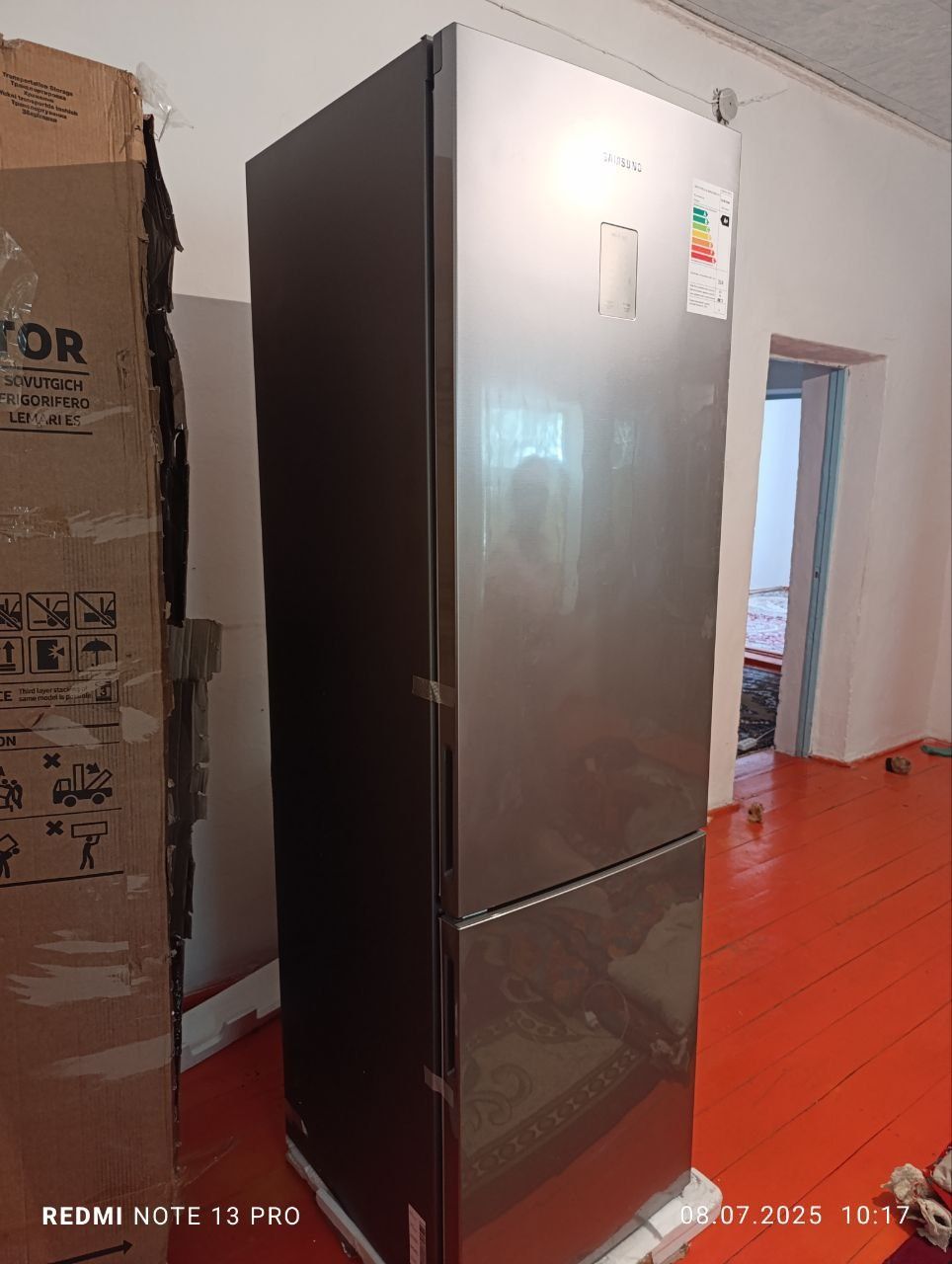 Холодильник Samsung RB37A5491SA/WT серебристый