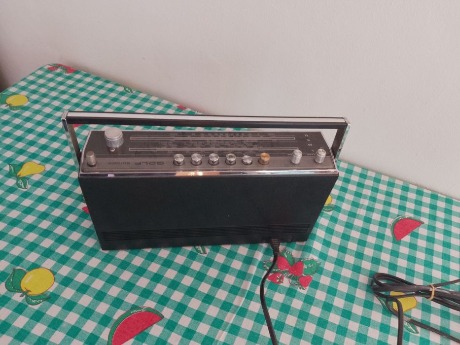 Radiouri pt colecționari Ambele 220 Ron Locație București