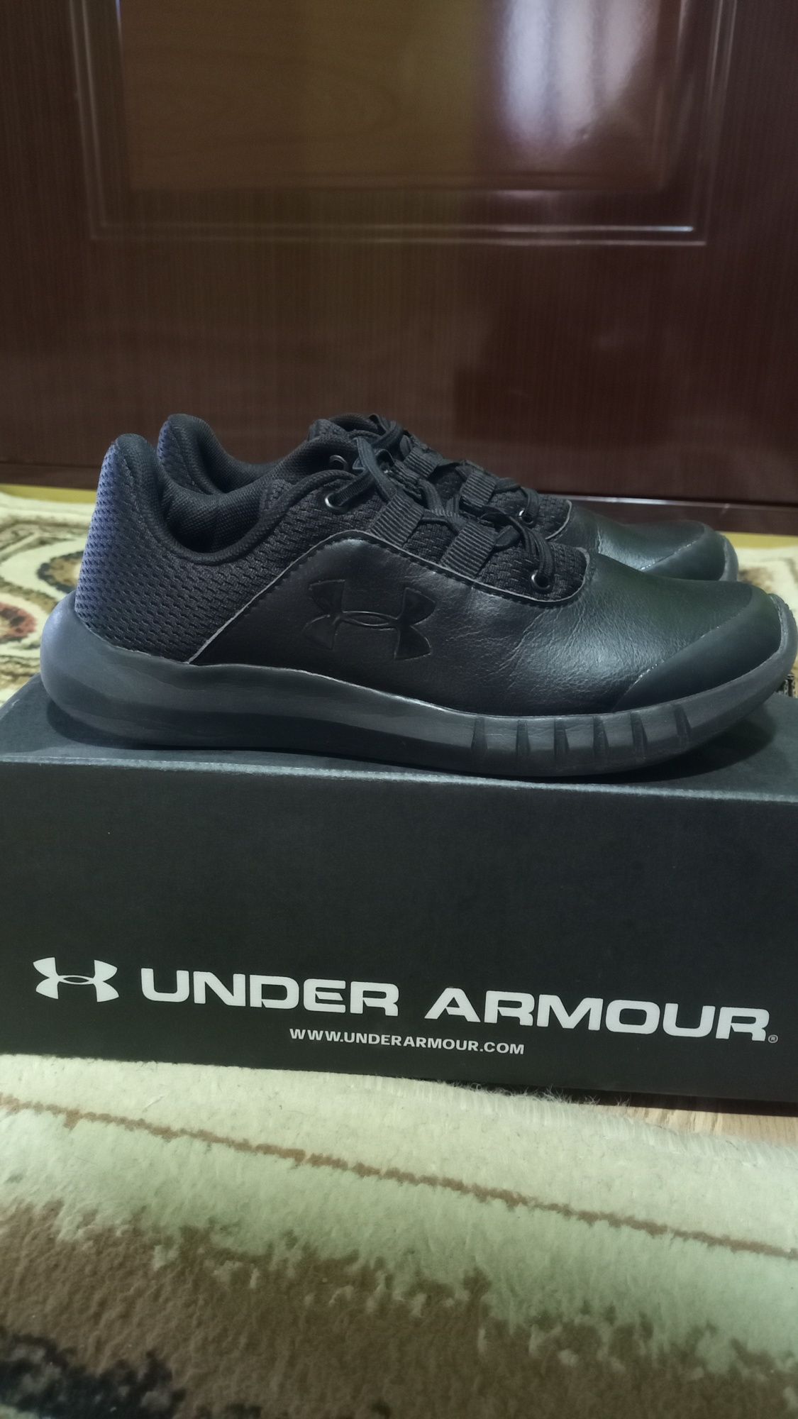 Adidași Under Armour