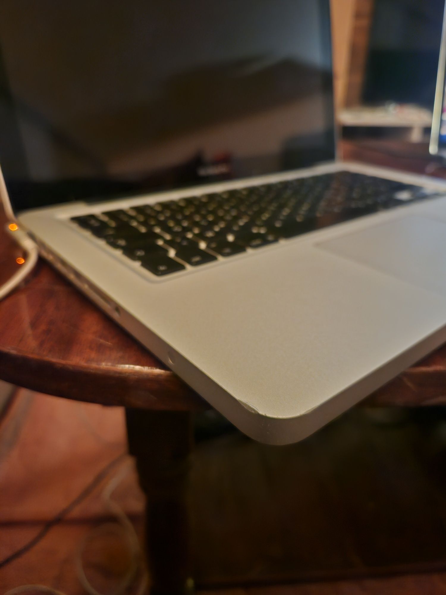 Macbook Pro - работещ