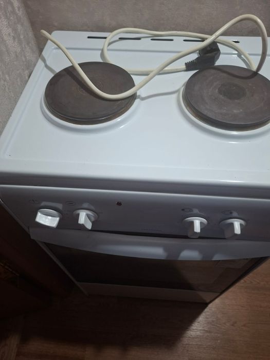 Плита электрическая бу в хорошем  состоянии