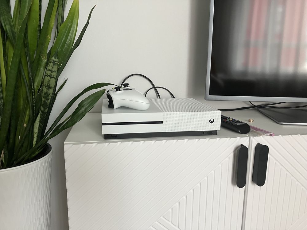 Приставка Xbox One S