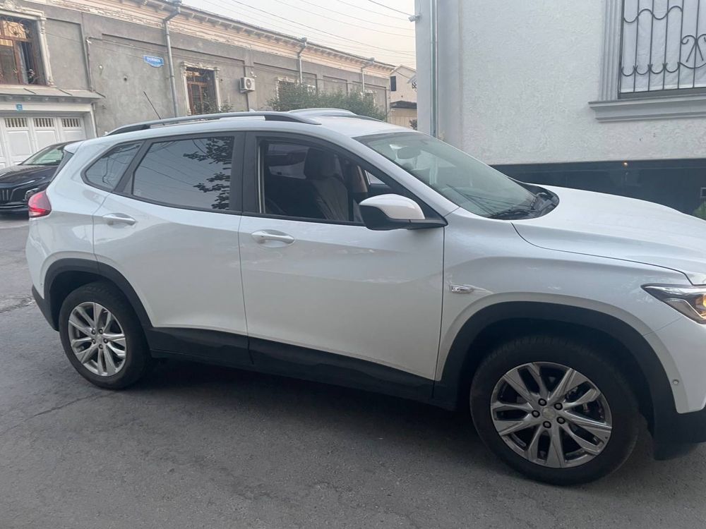 Traker 2 LTZ sotiladi.