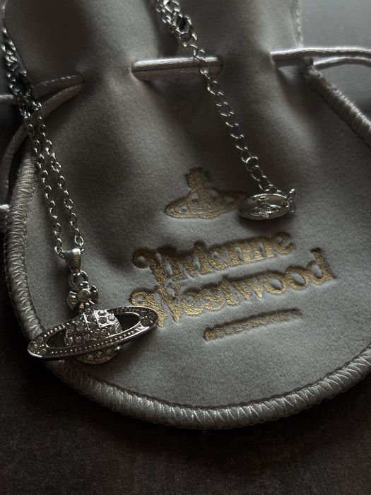 Lanturi Vivienne Westwood Diverse la alegere