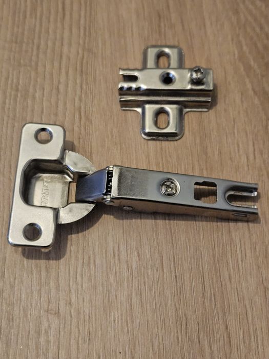 Мебелни панти с основи LAMA