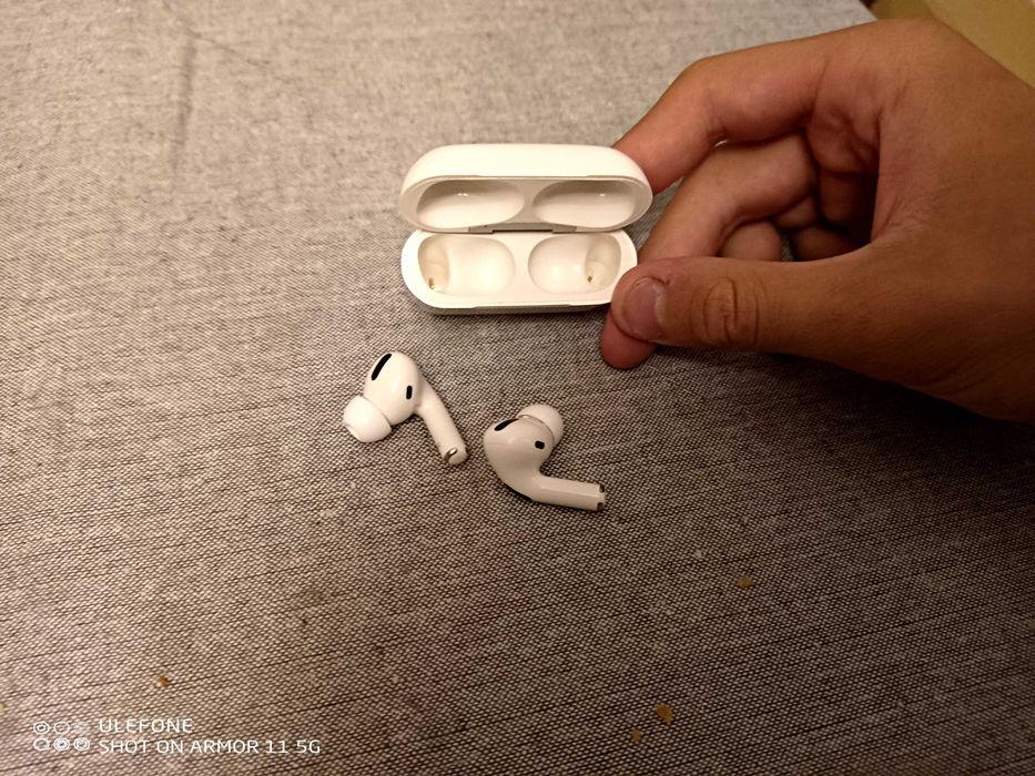 Безжични слушалки Apple AirPods Pro Magsafe, бял