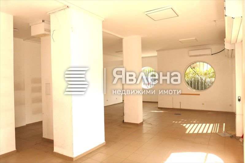 Магазин 82 кв.м. под наем в жк."Левски Г"