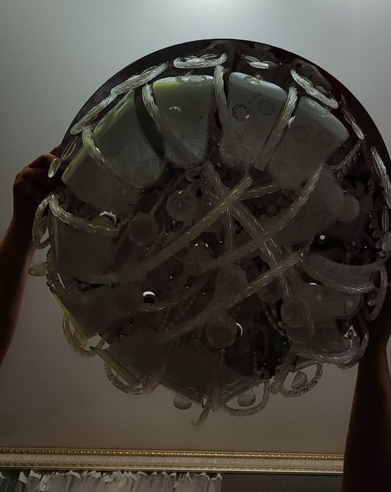 Продам люстру срочно