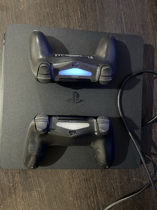 Продам ps4 80000