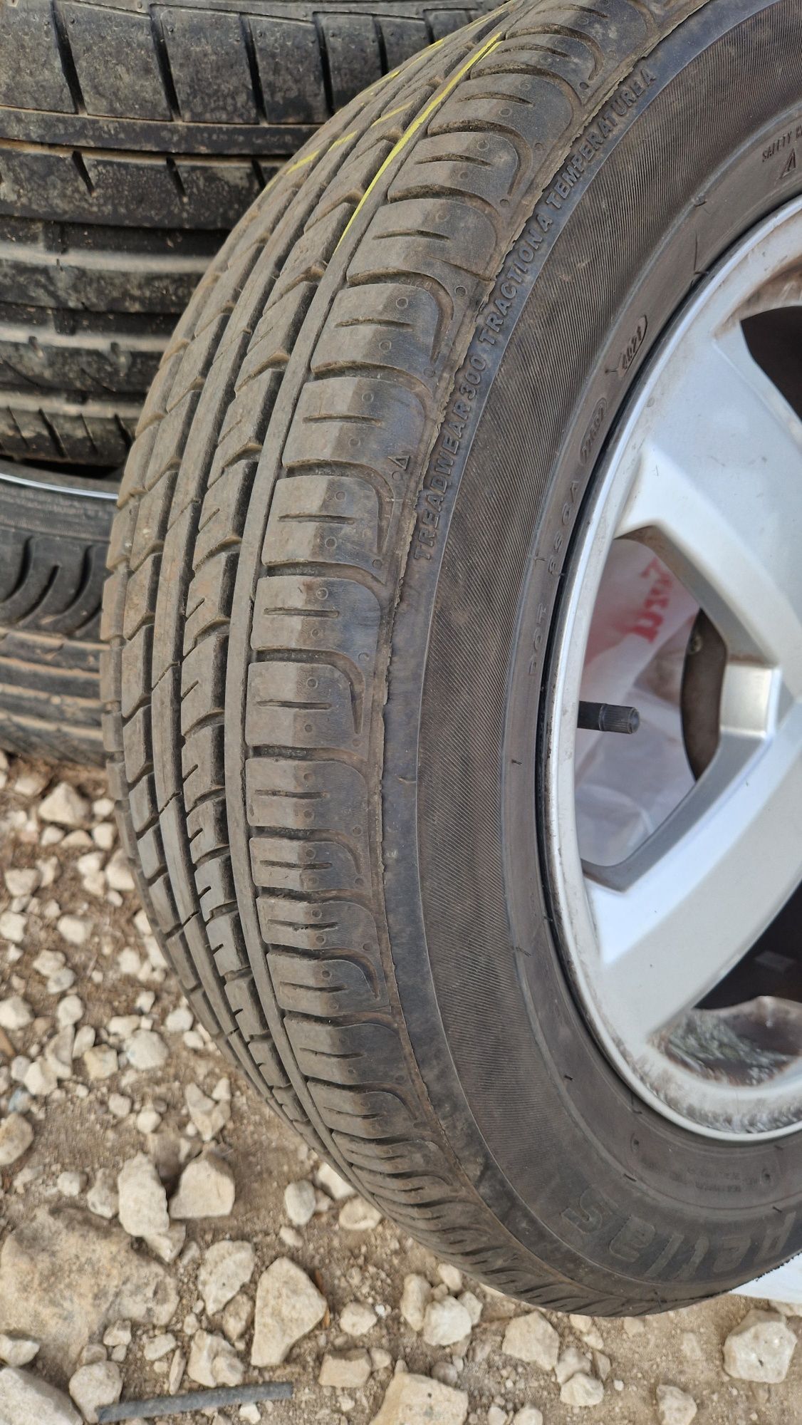 Алуминиеви джанти 15 цола с летни гуми 185/60R15