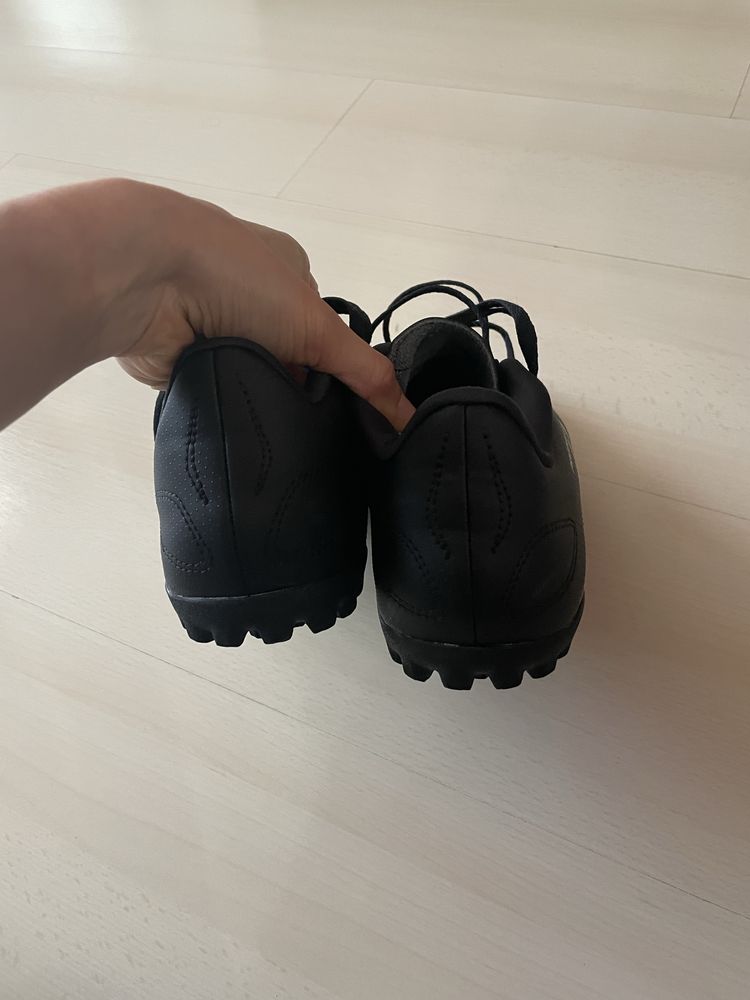 Футболни обувки Adidas Predator  размер 44