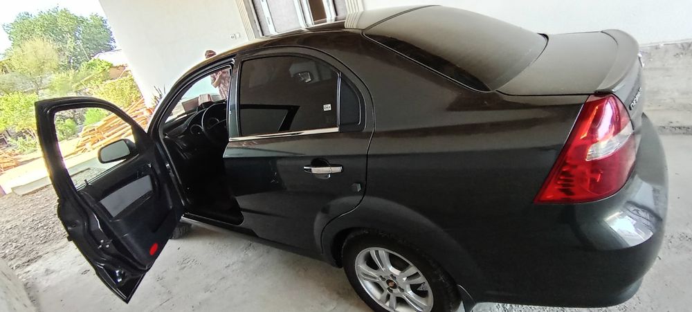 Машина сотилади.