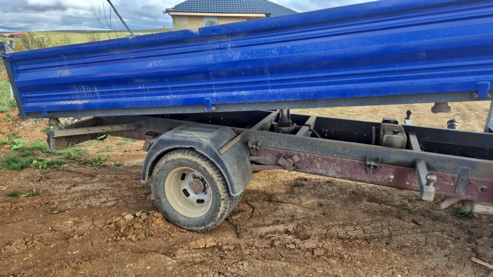 Vand iveco 2.8 basculabil 3 parti