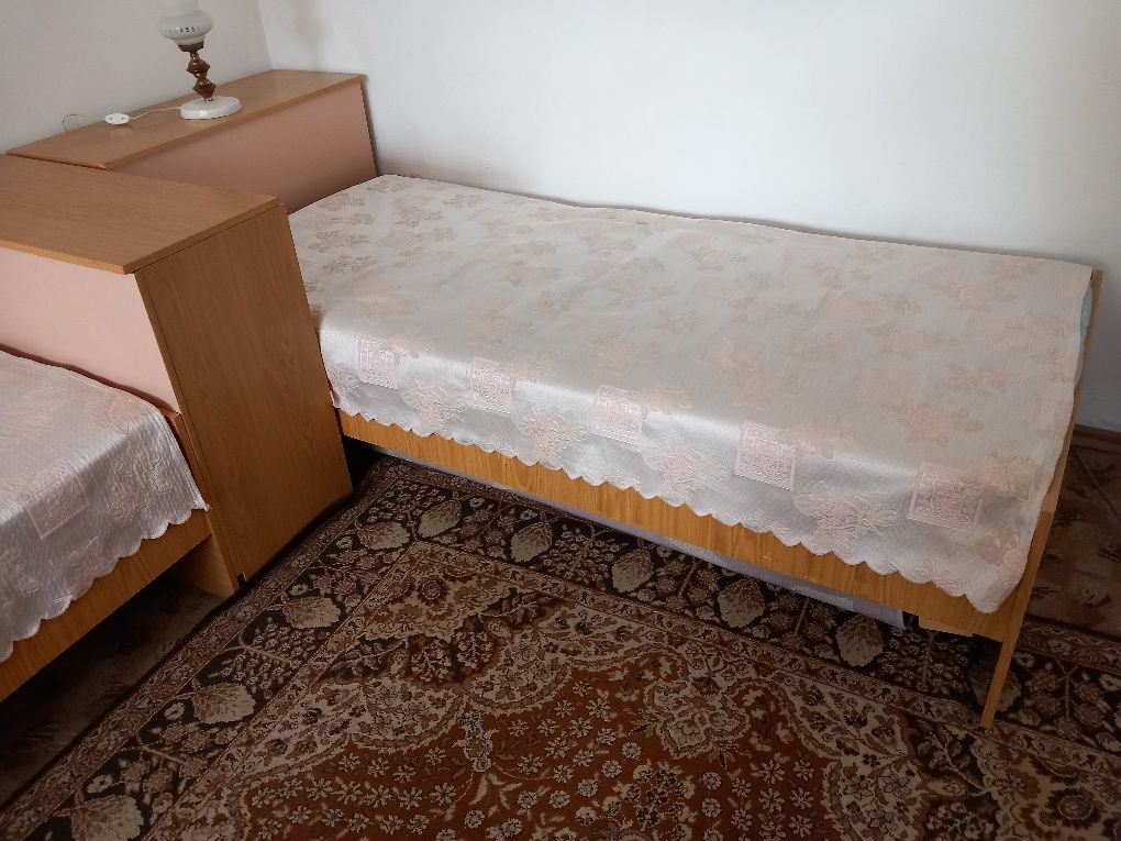 Единични легла с ракли