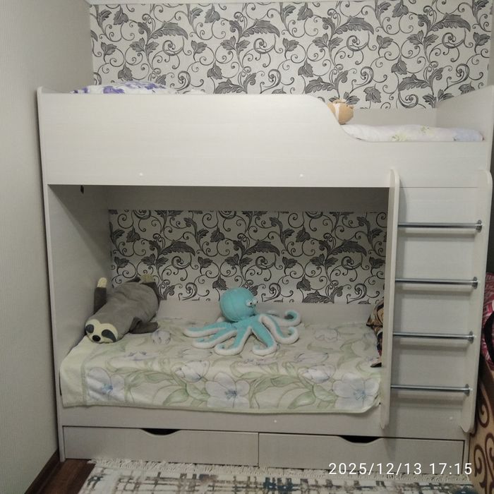 Продам двухъярусную кровать.