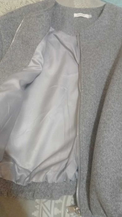Продам Бомбер куртка
