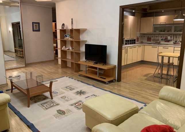 Дава се под наем Тристаен апартамент в Пловдив, Гагарин - 88 кв.м за 255 € - Снимка #1