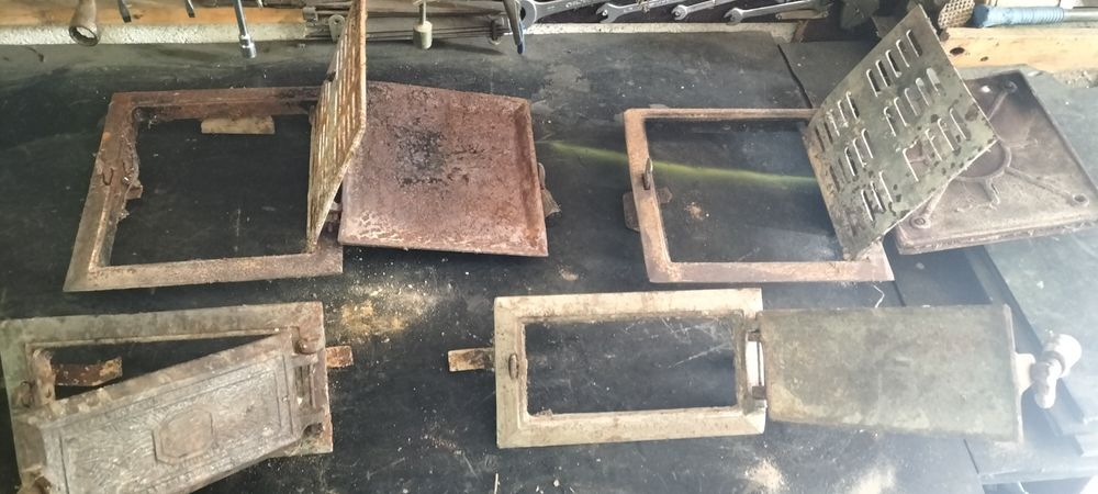 Vând uși teracota 150 lei setul