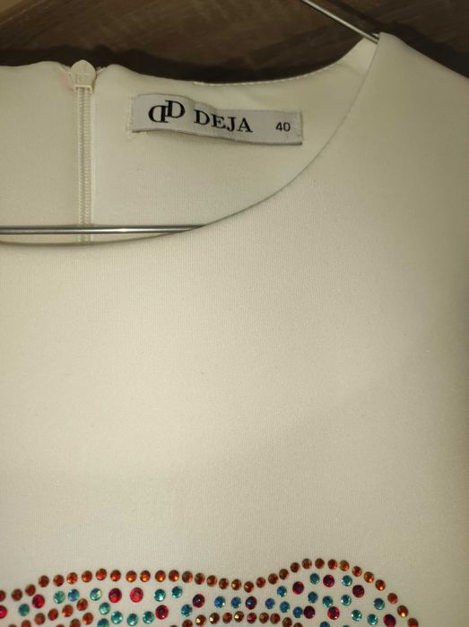 Продавам бяла официална рокля