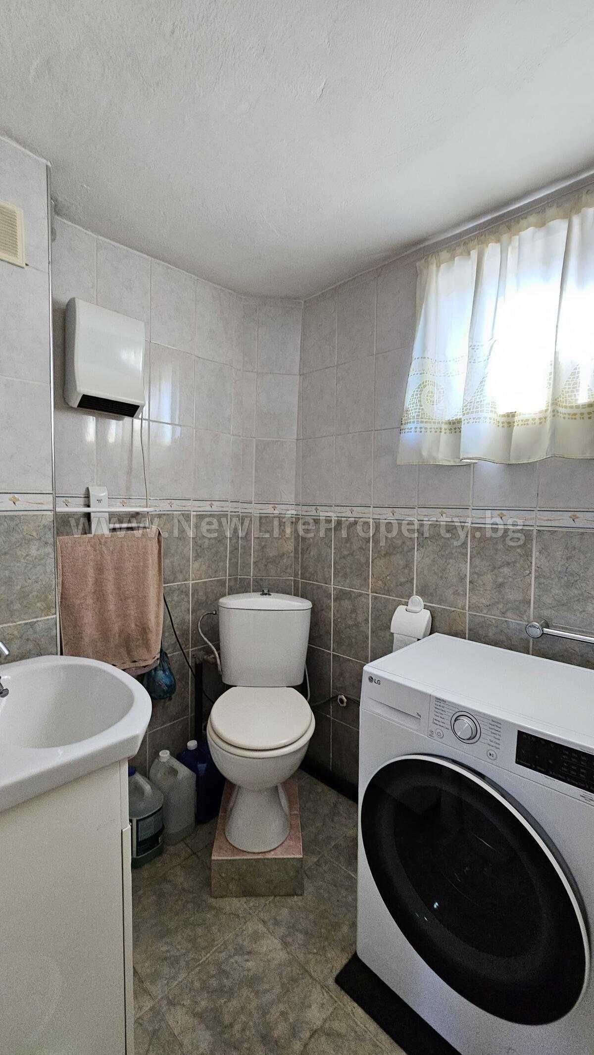 Триетажна къща в с. Дюлево, обл. Бургас
