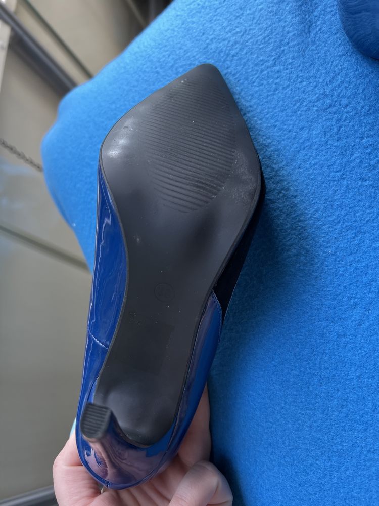 Pantofi albastrii cu insertie de piele intoarsa